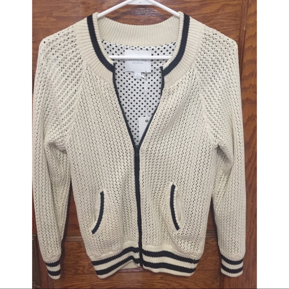 Sweater bomber size Small